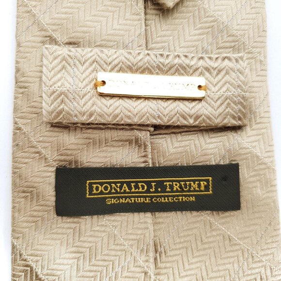 Donald J Trump Silk Tie Signature Collection Tan Beige Brown Textured Chevron 4" - Picture 5 of 6